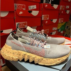 NIKE SPACE HIPPIE 01